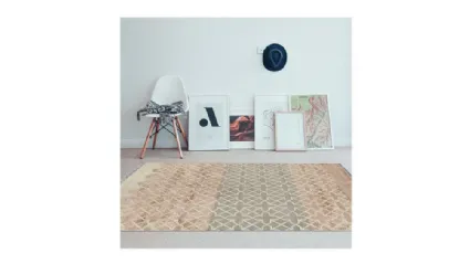 Tappeto con trame geometriche ispirate alla natura Palladium Philia Sand di Sirecom