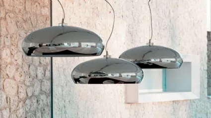 Lampada a sospensione in acciaio cromato a cupola bianca Hublot di Cattelan Italia