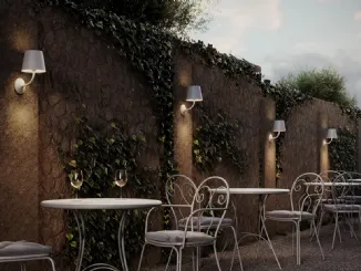 Lampada da esterni da parete con struttura in pressofusione di alluminio verniciato bianco opaco e diffusore in policarbonato trasparente Poldina 230V di Zafferano