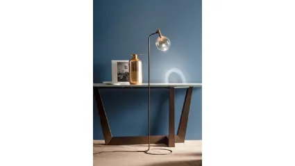 Lampada da terra Sofì con struttura in ottone e diffusore in vetro soffiato di Bonaldo