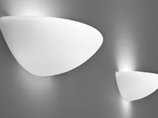 Lampada da parete con diffusore in vetro triplex Spicchio di Zafferano