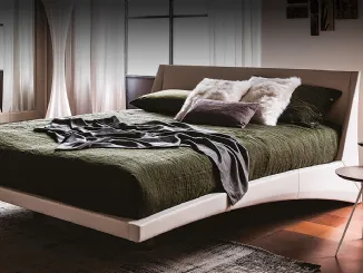 Letto di design in pelle chiara con testiera Dylan di Cattelan Italia