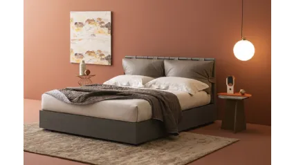 Letto con testiera in pelle imbottita e struttura in legno Dual di Oggioni