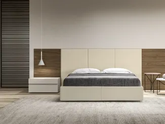 Letto con testiera composta di pannelli boiserie in essenza imbottiti in ecopelle Folio di Presotto