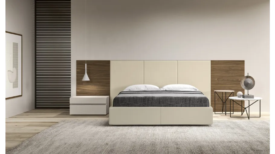 Letto con testiera composta di pannelli boiserie in essenza imbottiti in ecopelle Folio di Presotto