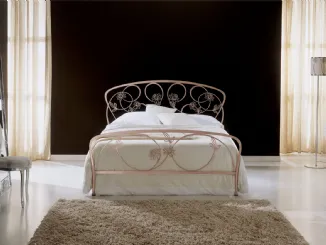 Letto con testiera lavorata con fiori in ferro battuto Glicine di Bontempi