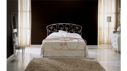 Letto con testiera lavorata con fiori in ferro battuto Glicine di Bontempi