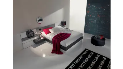 Letto in legno e laccato con testiera a boiserie modulare e contenitore Plan di Fimar