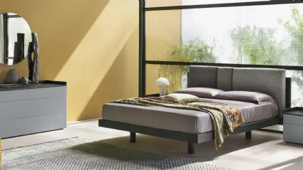 Letto con testiera in tessuto imbottito e trapuntato Nikki di Tomasella