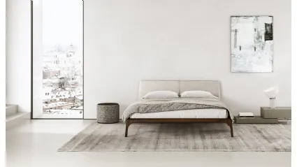 Letto in legno con testiera rivestita in ecopelle Relevè di Presotto