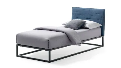 Letto singolo in tessuto imbottito con struttura in metallo Twist di Bside