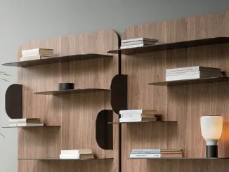 Libreria a muro  Bla Bla in legno con ripiani in metallo di Bonaldo