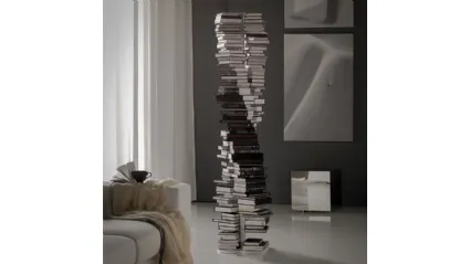 Libreria autoportante di design Dna a colonna con tredici ripiani in acciaio verniciato di Cattelan 