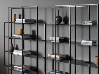 Libreria di design a muro Optic in metallo verniciato opaco di Bonaldo