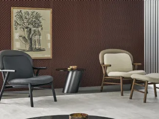 Poltroncina Morgana in tessuto con struttura in legno di Bonaldo