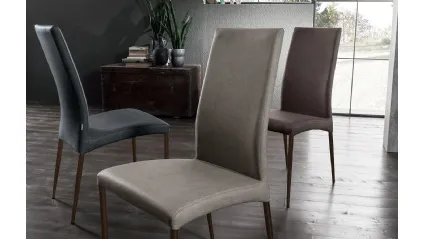 Sedia Drop Vintage imbottita e rivestita in ecopelle con struttura in metallo di Arredo3
