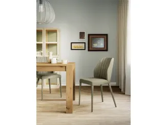 Sedia Sally con struttura in metallo, imbottita e completamente rivestita in ecopelle di Arredo3