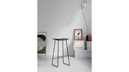 Sgabello Sigma L con struttura in acciaio verniciato e seduta in Frassino di Arredo3