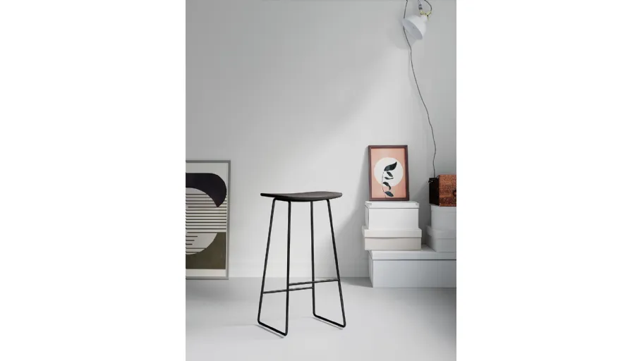 Sgabello Sigma L con struttura in acciaio verniciato e seduta in Frassino di Arredo3