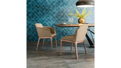 Sedia Musa in pelle con base in legno di Cattelan Italia