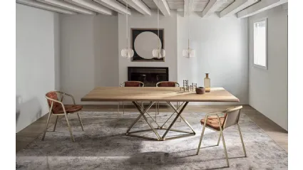 Sedia Ines in tessuto con struttura in acciaio laccato di Bontempi