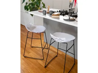 Sgabello in plastica con struttura in metallo Jam SG di Connubia