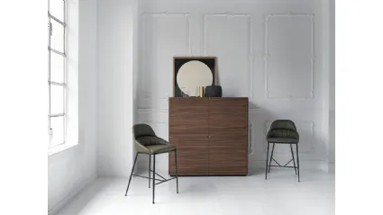 Sgabello Queen rivestito in ecopelle con struttura in acciaio laccato di Bontempi