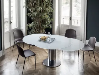 Sedia Seventy rivestita in cuoio con struttura in acciaio laccato di Bontempi