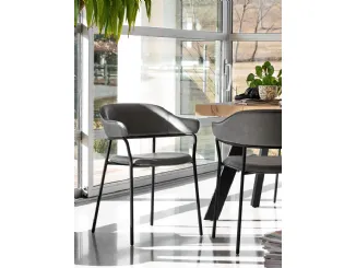 Sedia in ecopelle vintage con struttura in metallo Signorina di Connubia