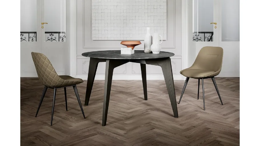 Tavolo rotondo Magic con top in laminato e gambe in massello di Frassino verniciato di Arredo3