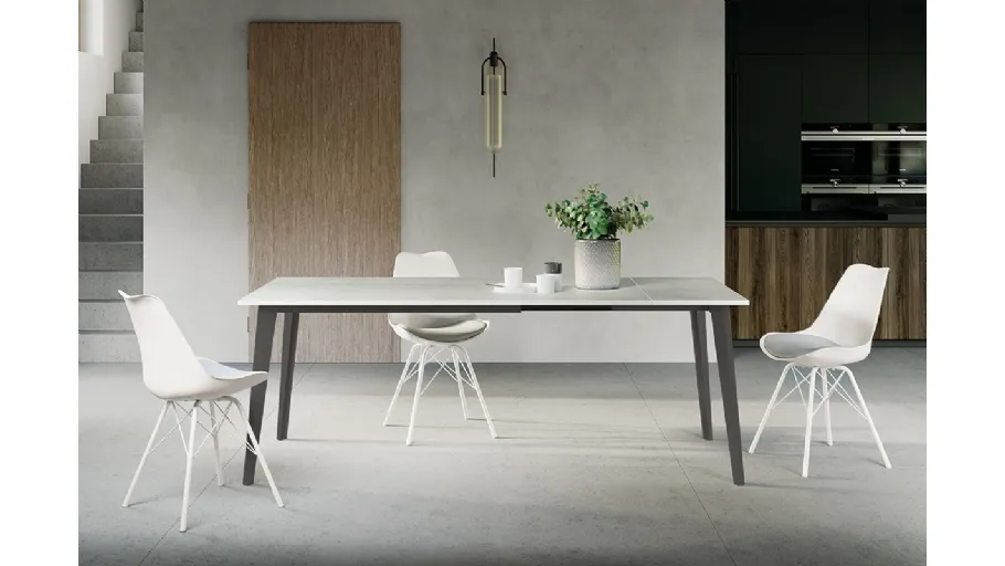 Tavolo allungabile Maya con top in laminato e gambe in metallo verniciato di Arredo3
