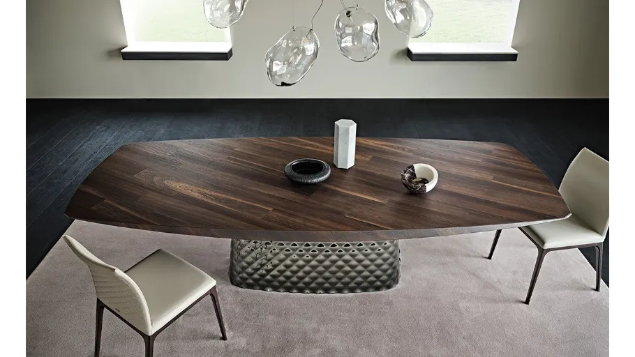 Tavolo con base in cristallo specchiato e piano in legno Atrium Wood di Cattelan Italia
