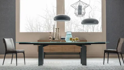 Tavolo allungabile in cristallo con gambe in acciaio Elan Drive di Cattelan Italia