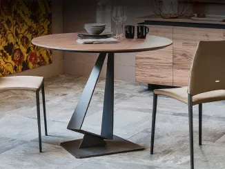 Tavolo rotondo con piano in legno e base in acciaio Roger di Cattelan Italia