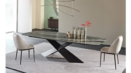 Tavolo con base in metallo e piano in ceramica Tyron Keramik di Cattelan Italia