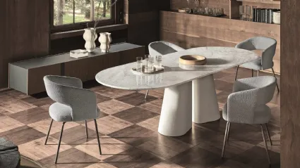 Tavolo ovale Pillar con piano in marmo e basamento in cemento di Ditre Italia