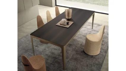 Tavolo Grand More con top in essenza Legno e base in metallo di Presotto