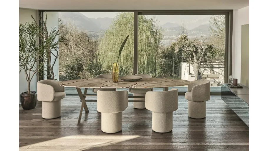 Tavolo ovale Xcs in marmo con struttura in metallo di Ditre Italia