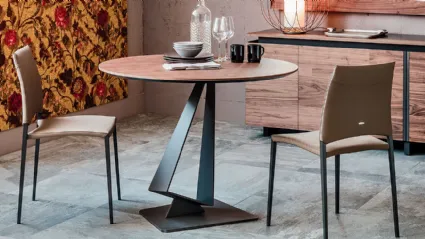 Tavolo con base in acciaio e piano tondo in legno Roger di Cattelan Italia