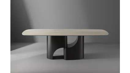 Tavolo Taijitu con piano in marmo e base in metallo di Bonaldo