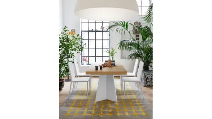 Tavolo allungabile in nobilitato rovere naturale con base in metallo bianco opaco Wings di Connubia
