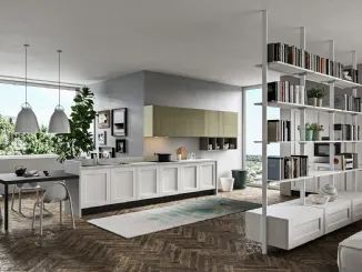 Cucina Classica lineare Licia in legno di Rovere Bianco con pensili in laccato lucido di Aran