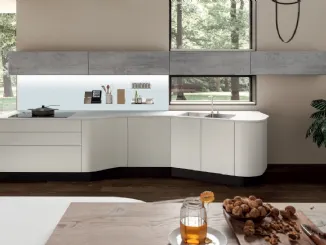 Cucina Design lineare con forme asimmetriche Erika in LPL Bianco di Aran