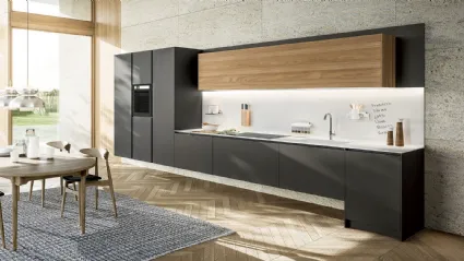 Cucina Design lineare Linea Pure in laccato opaco metallo effetto graffiato Antracite e pensili in Olmo di Composit