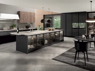 Cucina Design con isola Penelope in HPL Nero opaco e vetro di Aran