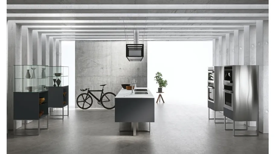 Cucina Design con isola Sipario in Fenix Grigio Bromo con top in laminam Calacatta di Aran