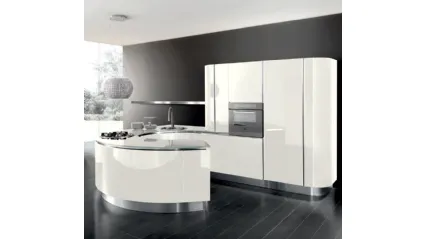 Cucina Design con penisola a semicerchio Volare in laccato lucido Bianco puro e top in vetro Bianco di Aran