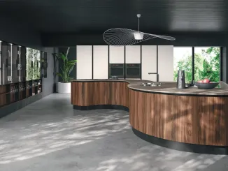 Cucina Design Volare con isola centrale dalle forme curvilinee in Legno di Aran