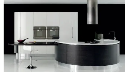 Cucina Design Volare a isola semicircolare in Rovere Grafite e laccato Bianco lucido di Aran