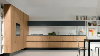 Cucina Design angolare Volare in Rovere naturale nodato e top Bianco di Aran